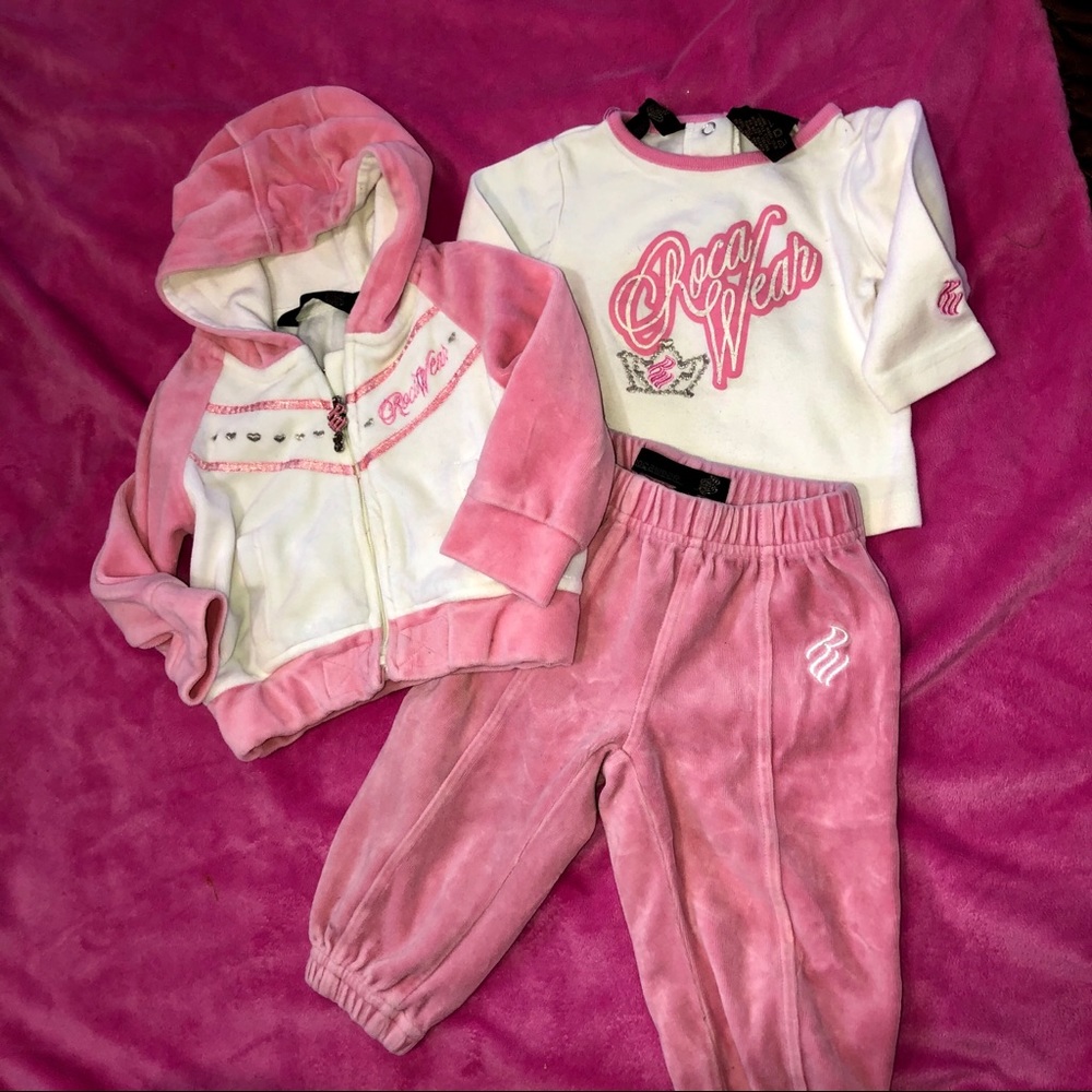 ❇️Girls Rocawear set size 12 months 
‼️Must bundle